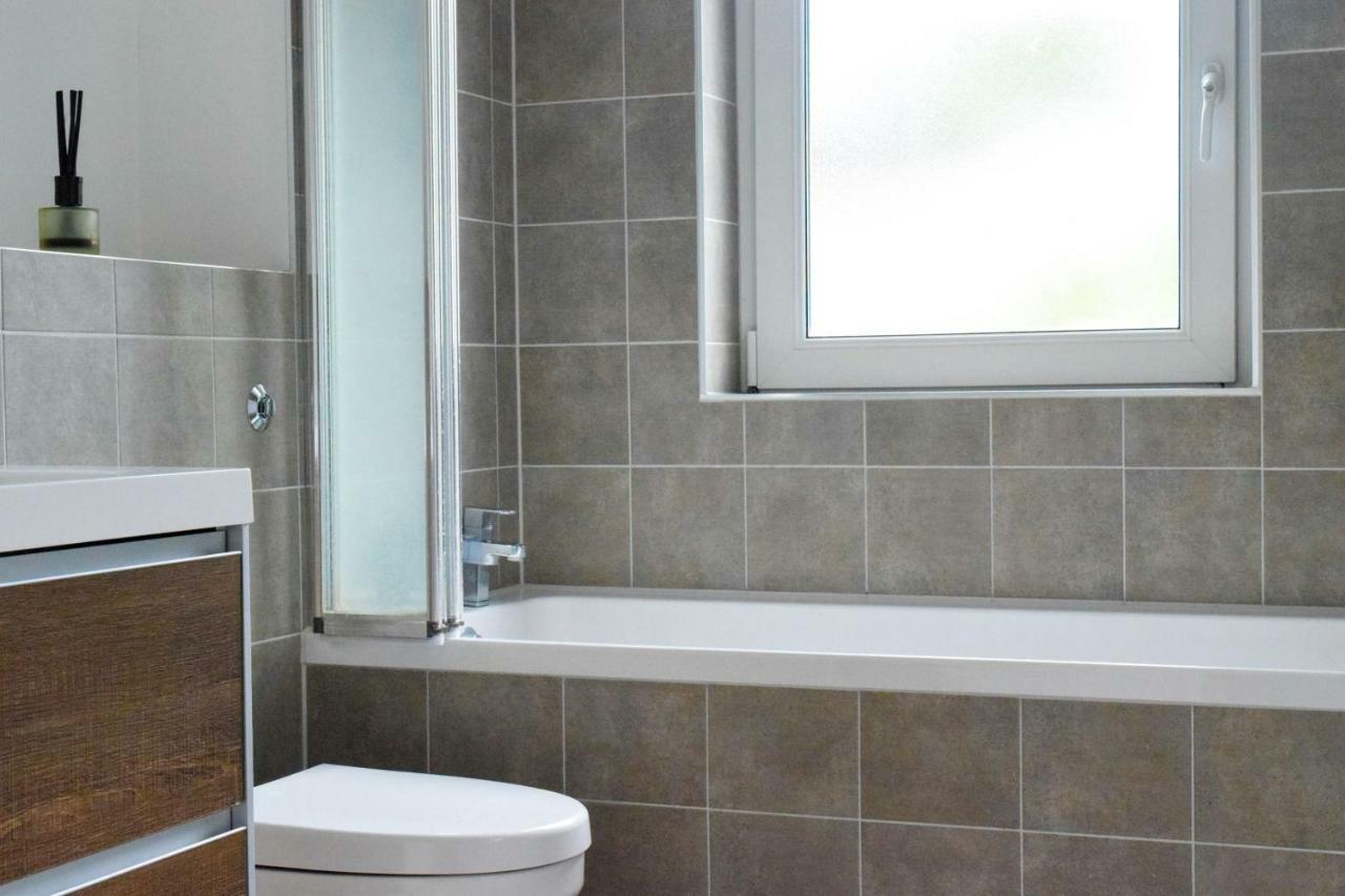 3 Bedroom Family House With A Superb Kitchen And Garden Londyn Zewnętrze zdjęcie