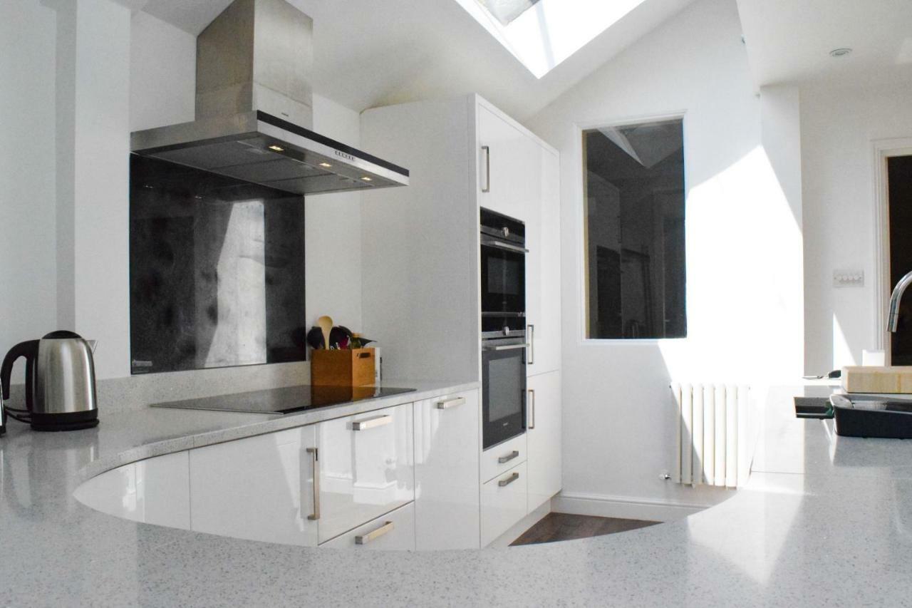 3 Bedroom Family House With A Superb Kitchen And Garden Londyn Zewnętrze zdjęcie