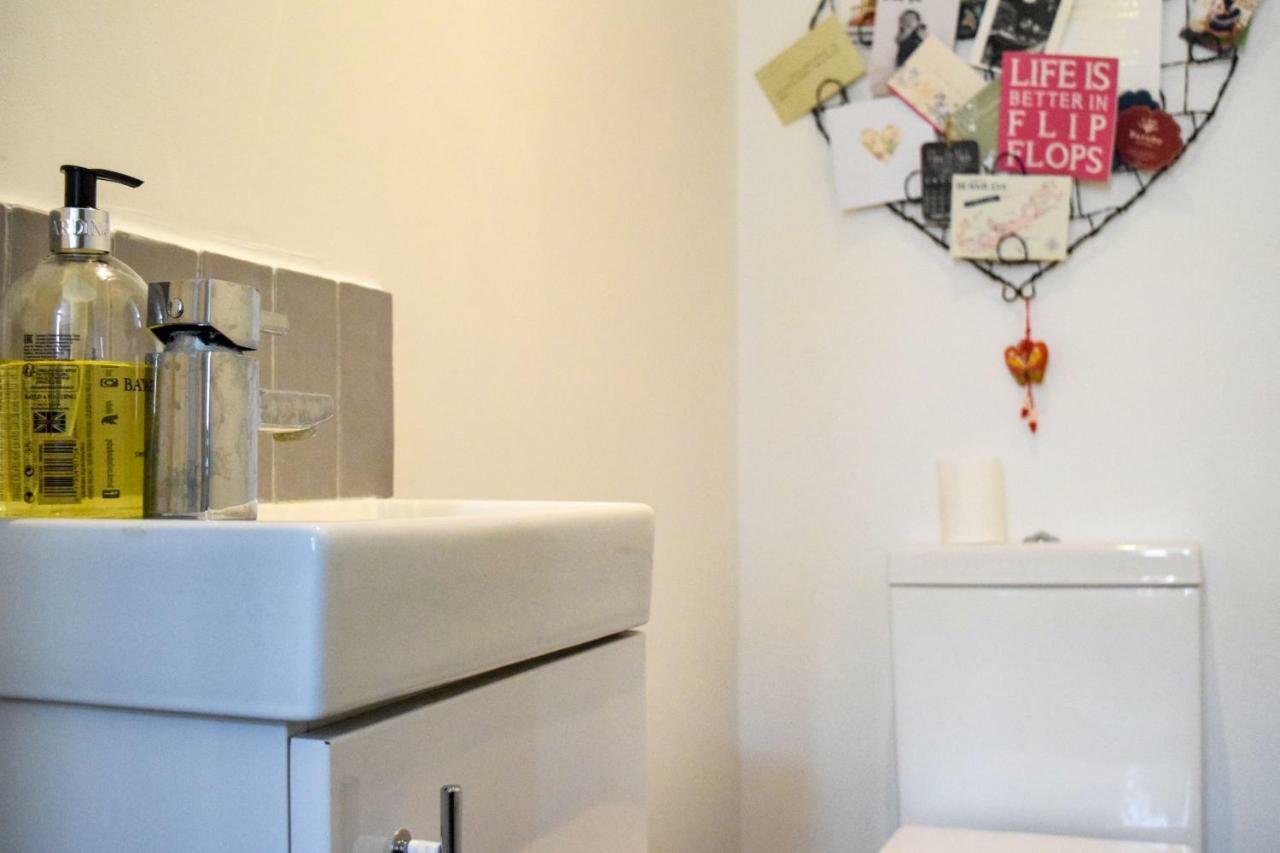 3 Bedroom Family House With A Superb Kitchen And Garden Londyn Zewnętrze zdjęcie