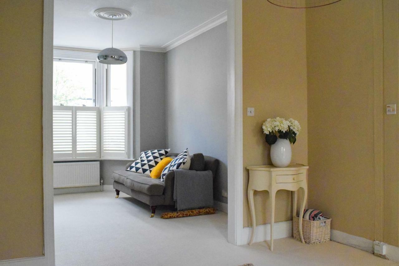 3 Bedroom Family House With A Superb Kitchen And Garden Londyn Zewnętrze zdjęcie