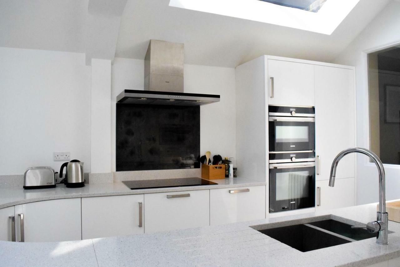3 Bedroom Family House With A Superb Kitchen And Garden Londyn Zewnętrze zdjęcie