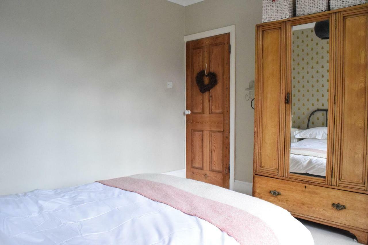 3 Bedroom Family House With A Superb Kitchen And Garden Londyn Zewnętrze zdjęcie